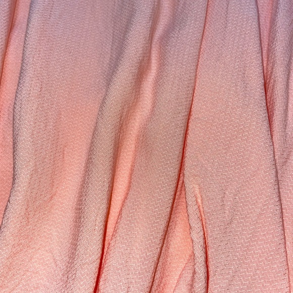 Baby pink short sleeve blouse with flowy sleeves - Picture 2 of 7